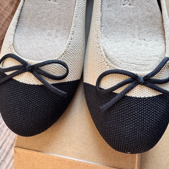 Rothy's Cream & Black The Ballet Flat cap toe flats NIB NEW size 10 - Picture 4 of 6